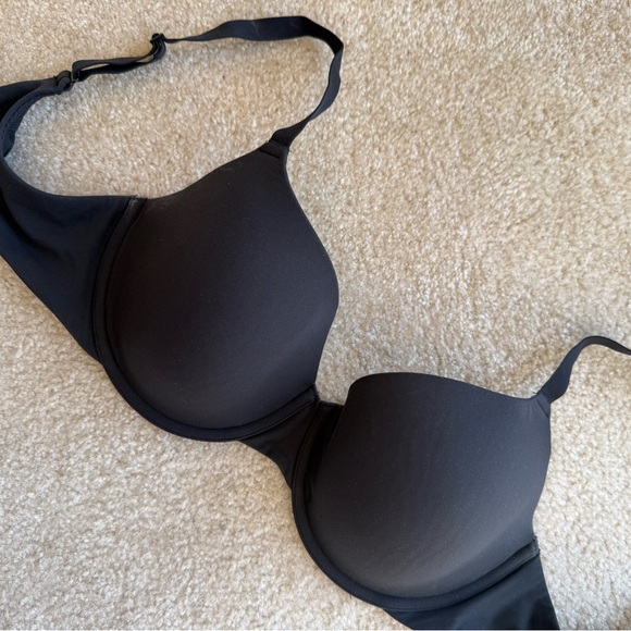 SKIMS Black T Shirt Bra - Picture 5 of 7